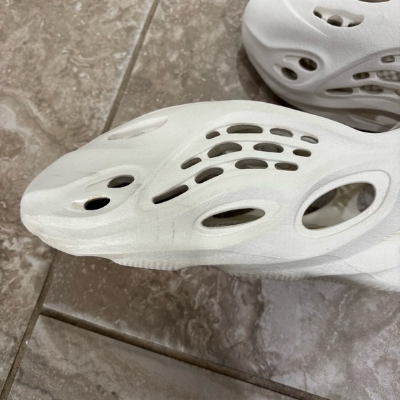 Adidas Men’s Yeezy Foam Runner 'Sand' Sz 10 - Picture 11 of 14